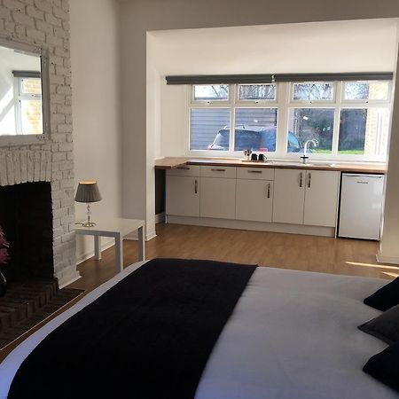 Lotus Lodge Westcliff-on-Sea Esterno foto