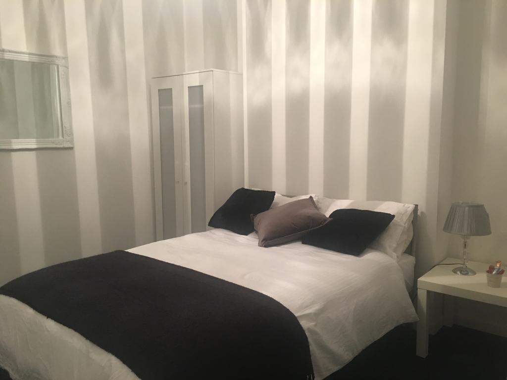 Lotus Lodge Westcliff-on-Sea Esterno foto